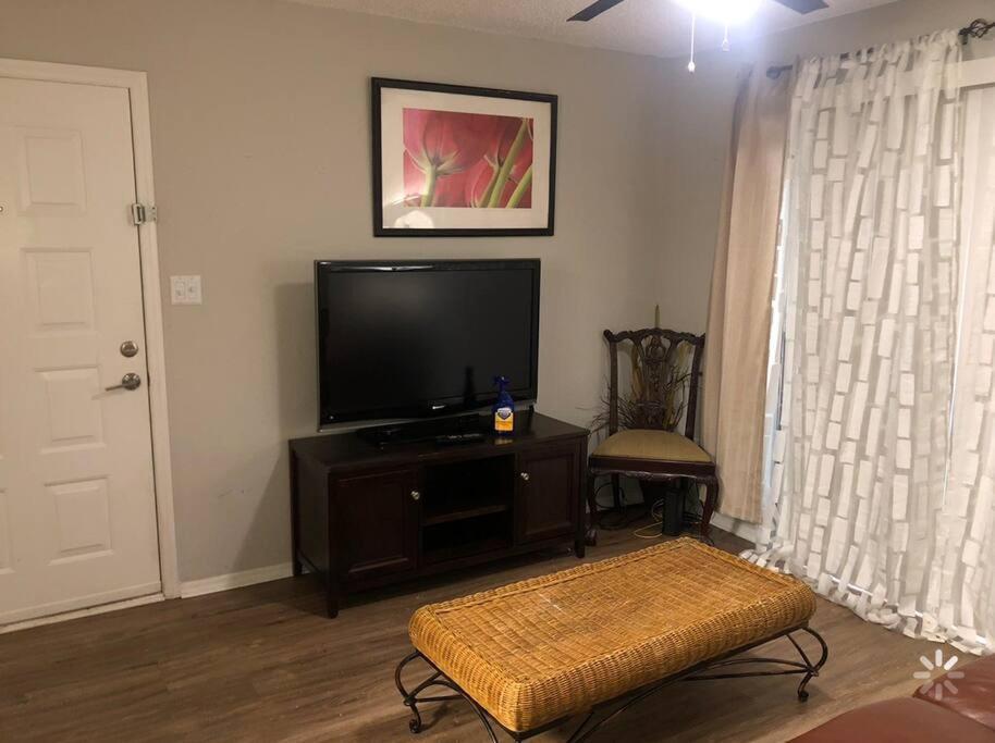 Lovely 1-Bedroom Rental Space With Free Parking Charlotte Exterior photo